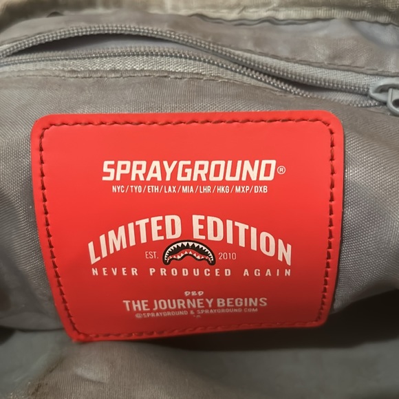 Sprayground shoulder bag. Unisex, any age. One size fits all - Picture 3 of 3